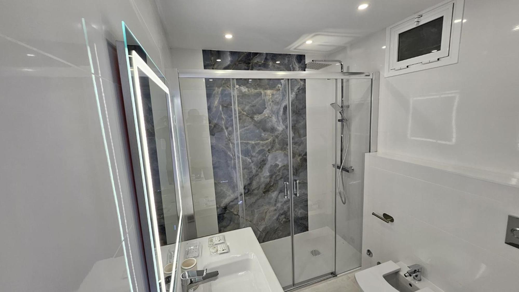 Tenerife Holidays Deluxe, Royal Garden, Americas Apartment